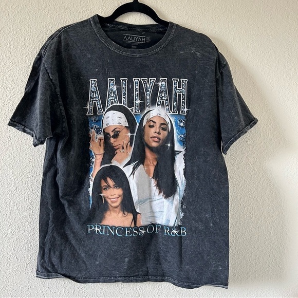 Aaliyah Women’s Graphic T-shirt Sz Medium Gray Acid Sun Wash Artist Hip Hip - Picture 1 of 5